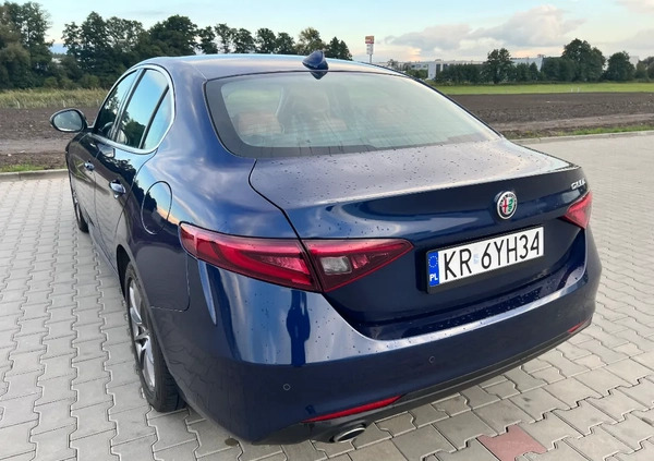 Alfa Romeo Giulia cena 97500 przebieg: 107000, rok produkcji 2019 z Kraków małe 277